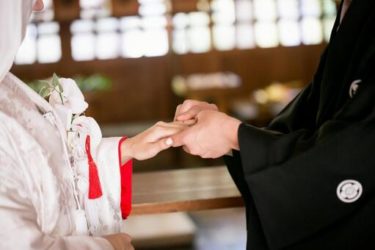 神社での結婚式に遭遇したら行うべき4つのスピリチュアルな行い