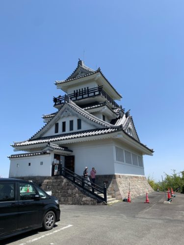 牛伏山 巨大な牛と城が目玉のパワースポット