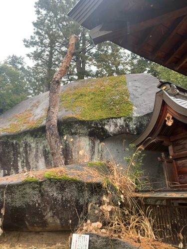 大石神社（大石山）圧巻の巨石群の超パワーが見もの